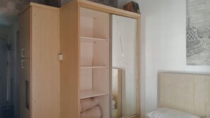Deluxe Double Room | Desk, bed sheets