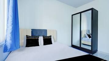 Deluxe tweepersoonskamer | Een bureau, beddengoed