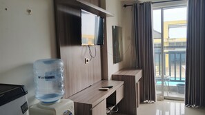 Deluxe tweepersoonskamer | Een bureau, beddengoed