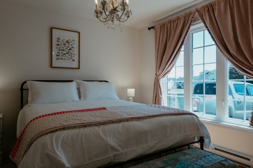 Spacious St. John’s Retreat | Terrace, Backyard, 3 BR & 2 Baths