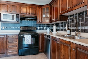 Coffee/tea maker, fridge, microwave, oven - Spacious St. John’s Retreat | Terrace, Backyard, 3 BR & 2 Baths (St. John`s)