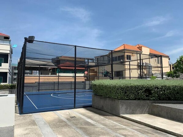 Apartment, 1 Bedroom, Accessible, Smoking | Sports court