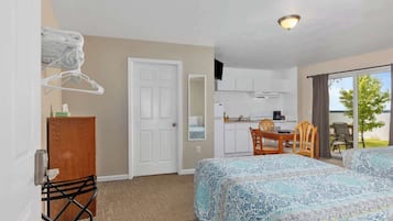 Iron/ironing board, WiFi, bed sheets