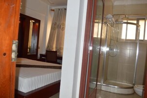 Standard Double Room, Balcony, City View | Bathroom | Free toiletries, towels, soap, shampoo