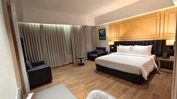 Fern Classic Room, 1 King Bed | In-room safe, desk, iron/ironing board, free WiFi