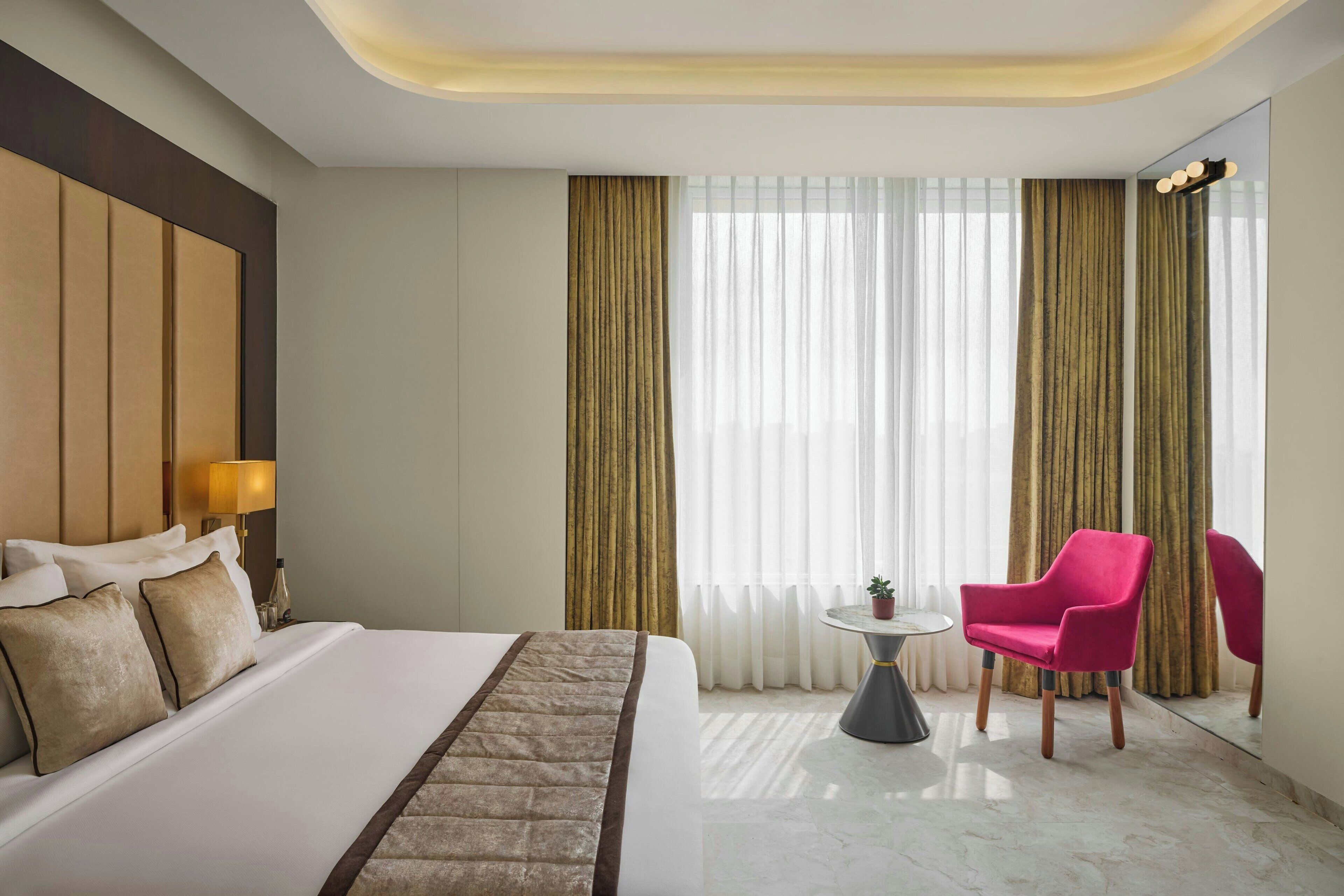 Suite, 1 King Bed, City View