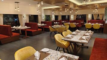 Café da manhã, almoço e jantar