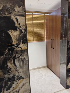 클래식 더블룸, 시내 전망 | 객실 내 금고, 책상, 다리미/다리미판, 무료 WiFi