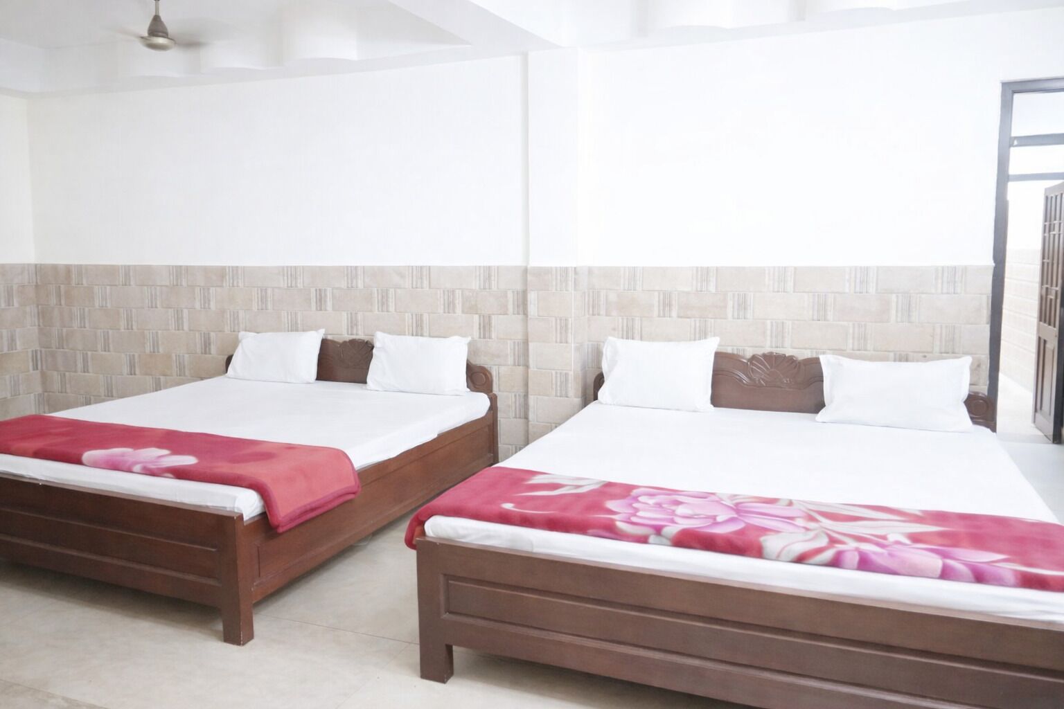 Deluxe Quadruple Room | Hypo-allergenic bedding, in-room safe, desk, soundproofing