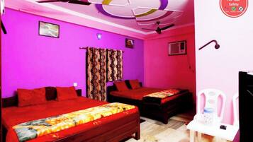 Hypo-allergenic bedding, in-room safe, desk, soundproofing