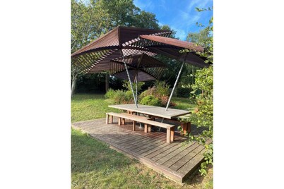 13-bed house with quiet garden