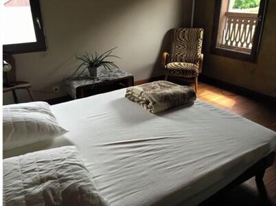 13-bed house with quiet garden