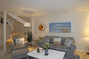 Smart TV, fireplace, stereo