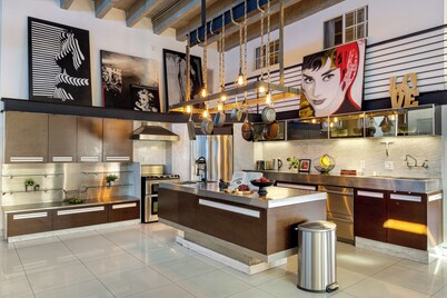 Industrial-Chic DTLA Loft with Rooftop & City Views | Skyline Lofts by AvantStay