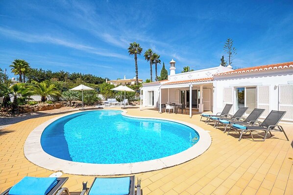 Villa (3 Bedrooms) | Front of property - Vivienda Pomba (Lagoa)