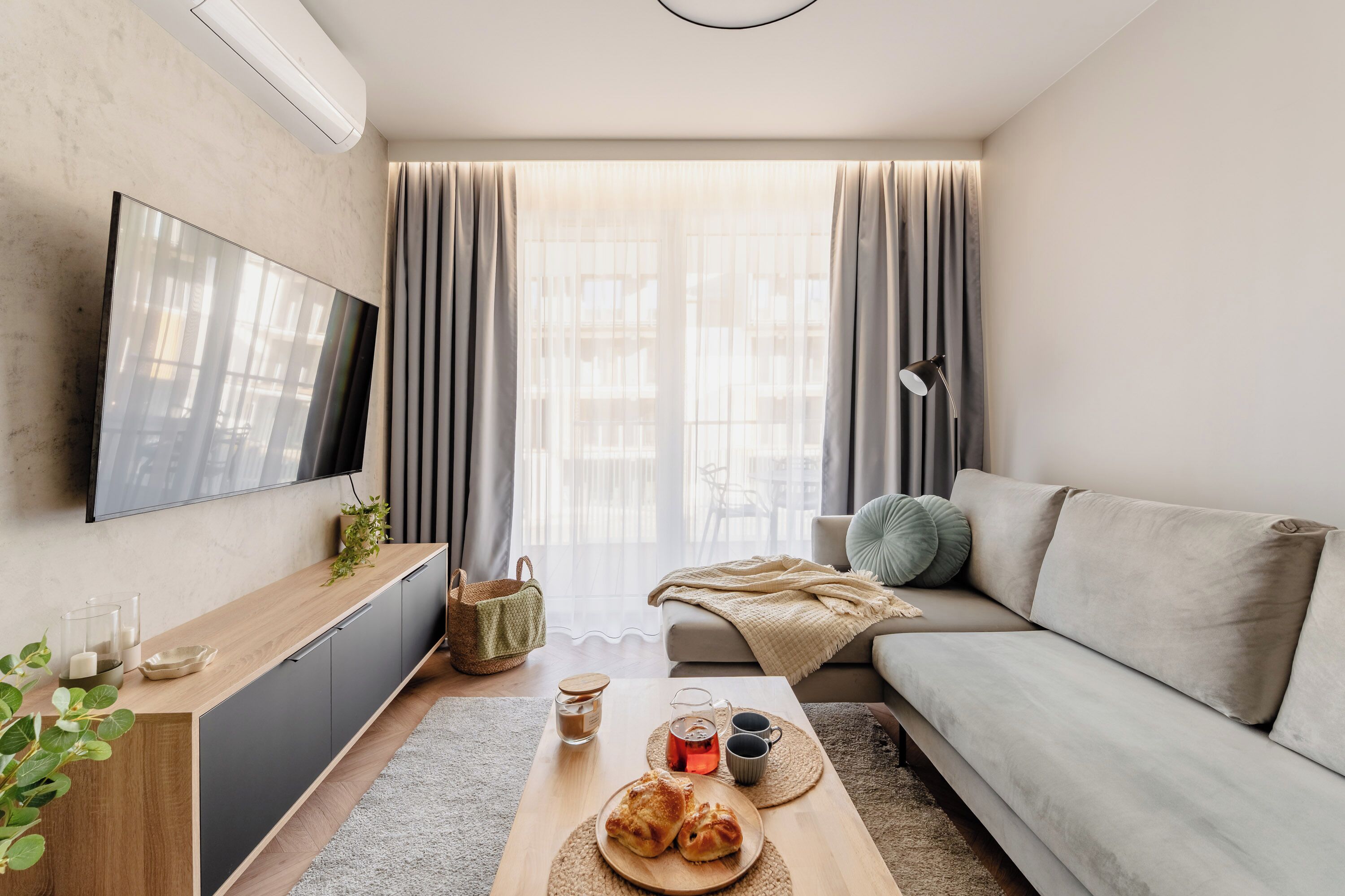 Deluxe-Apartment, Kochnische, am Strand | Laptopgeeigneter Arbeitsplatz, Bügeleisen/Bügelbrett, kostenloses WLAN