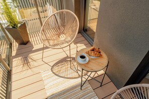 Apartament Deluxe, aire condicionat, al costat de la platja | Espai de treball apte per a portàtils i planxa i posts de planxar
