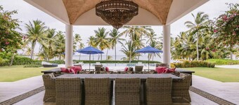 Spacious 6BR Oceanfront, Pool, Private Terrace