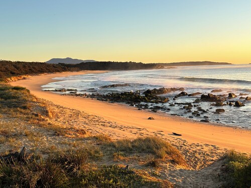 Glamping nature escape at ‘Black Wattle’ 5 minutes from pristine empty beaches