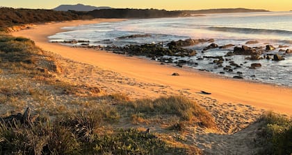 Glamping nature escape at ‘Black Wattle’ 5 minutes from pristine empty beaches