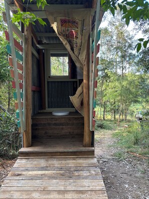 المنطقة المحيطة بالمنشأة