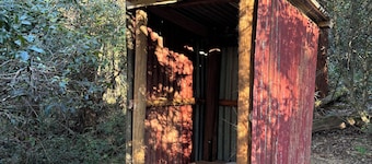 Glamping nature escape 5 minutes from pristine empty beaches