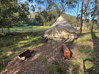 Glamping nature escape at ‘Black Wattle’ 5 minutes from pristine empty beaches