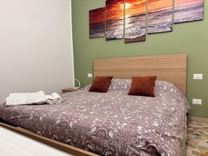 1 bedroom, desk, iron/ironing board, internet
