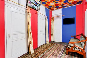 32-inch flat-screen TV with cable channels