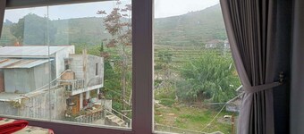 OYO 94702 Putra Family Homestay Sikunir
