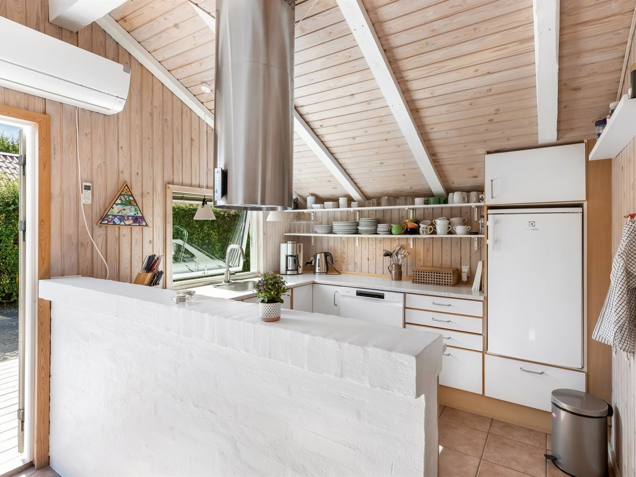 Fridge, microwave, dishwasher, highchair