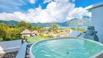 Deluxe Room, Patio, Mountain View