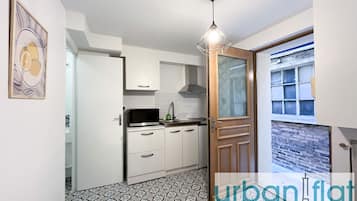 Microwave, coffee/tea maker, cookware/dishes/utensils