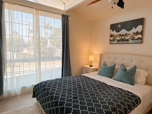 3 habitaciones, tabla de planchar con plancha, wifi y ropa de cama 