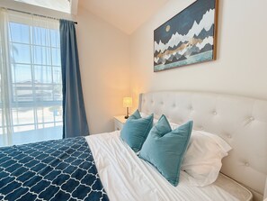 3 habitaciones, tabla de planchar con plancha, wifi y ropa de cama 