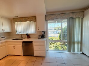 Mikroaaltouuni, uuni, liesi, astianpesukone