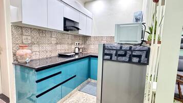 Fridge, microwave, electric kettle, cookware/dishes/utensils