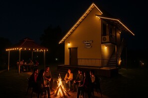 Property grounds - Charming 2-bedroom villa in brilliant Awlay with AC (awlay)