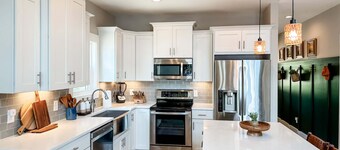 Mallards Nest on Lay Lake: Game Room & Boat Ramp