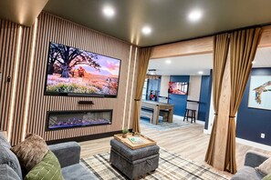 تلفزيون ذكي، كرة قدم الطاولة، تنس طاولة، كُتُب