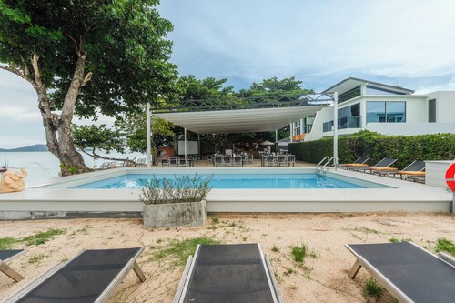 Sunset Bay Escape Pool C198