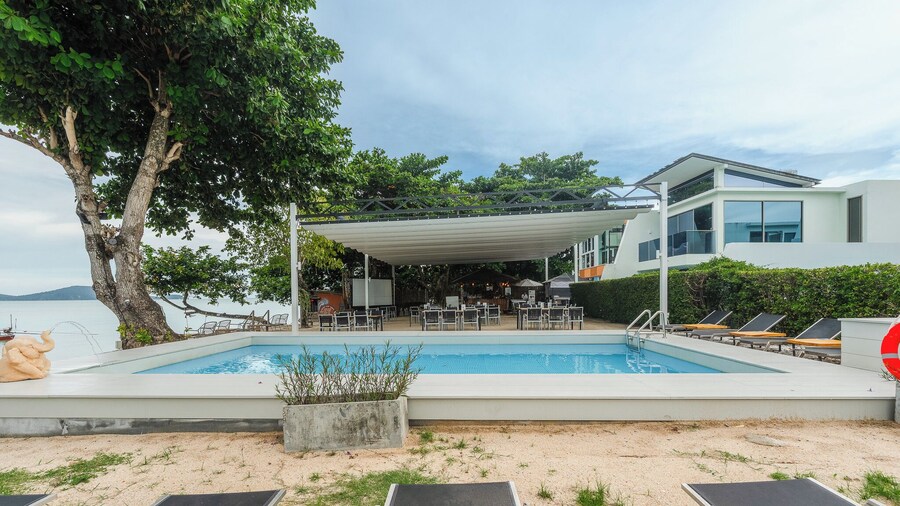 Sunset Bay Escape Pool C198