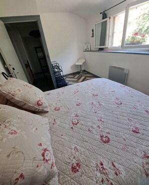 2 habitaciones, tabla de planchar con plancha, internet y ropa de cama 