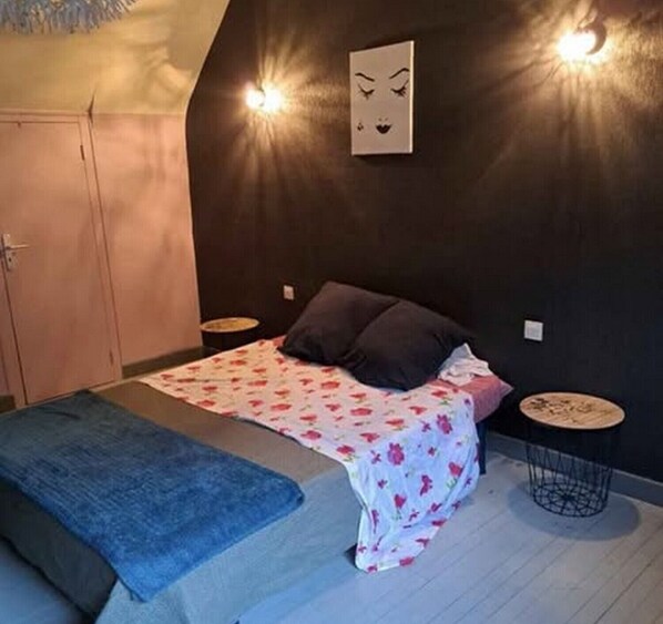 2 habitaciones, tabla de planchar con plancha, internet y ropa de cama 