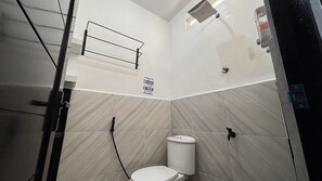 Deluxe Double Room | Bathroom