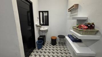 Deluxe Double Room | Desk, free WiFi, bed sheets