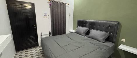 Deluxe Double Room | Desk, free WiFi, bed sheets