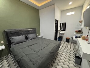 Deluxe Double Room | Desk, free WiFi, bed sheets - Hotel O Wisma 11 Oktober (Palangkaraya)