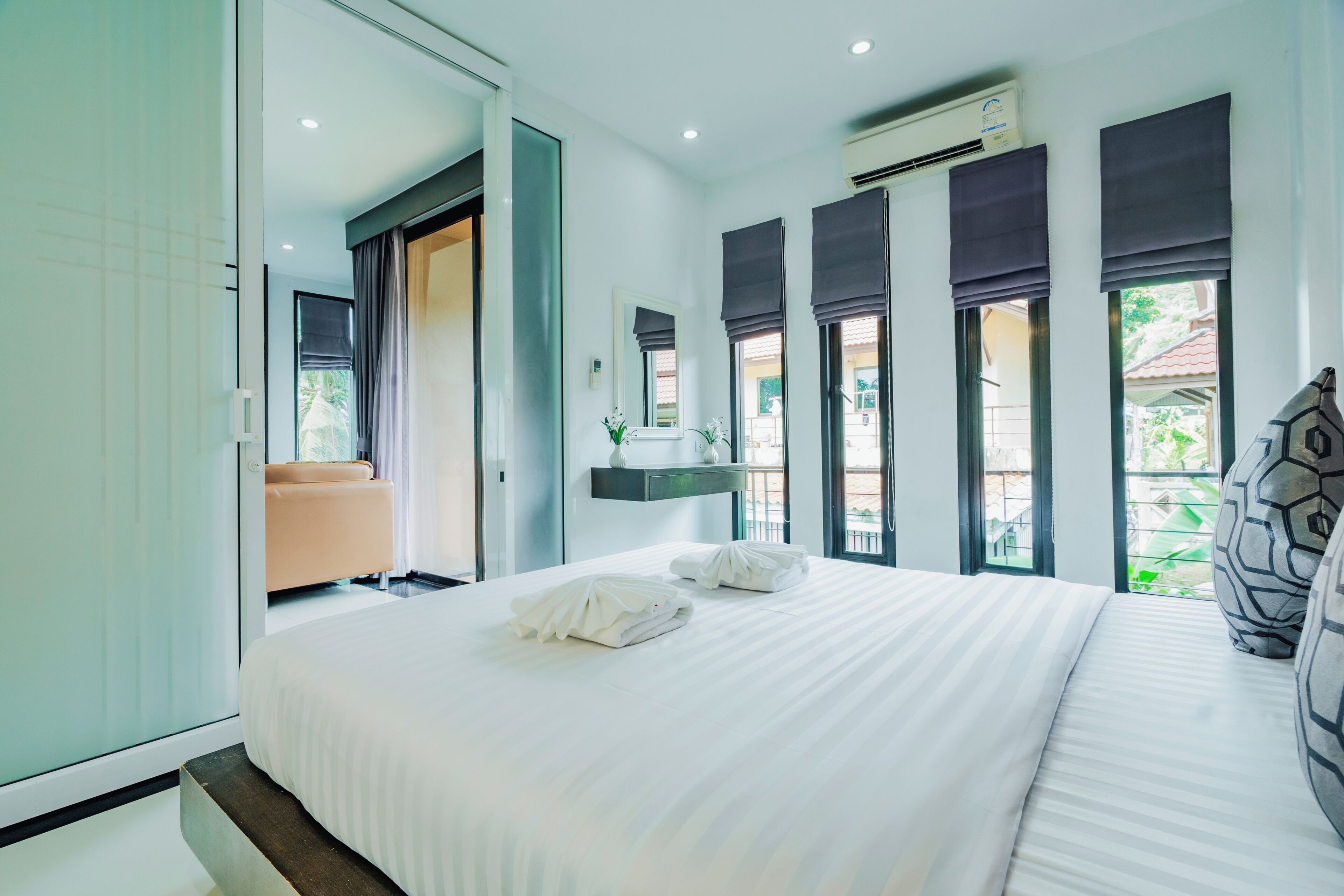 Studio Suite with Kitchenette | Una scrivania, insonorizzazione, Wi-Fi gratuito, lenzuola