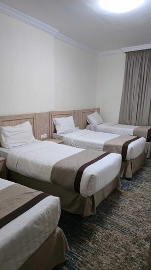 Classic Room, 3 Twin Beds | Free WiFi